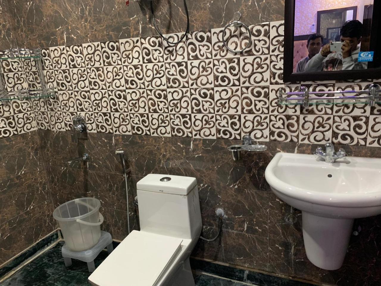 N.K. Residency Otel Yeni Delhi Dış mekan fotoğraf